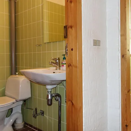 Апартаменты 4 Bedroom Gorgeous In