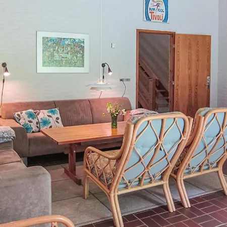 4 Bedroom Gorgeous In Lejlighed Allinge-Sandvig