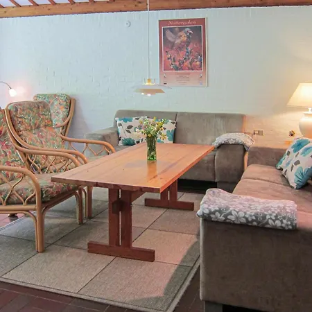 4 Bedroom Gorgeous In شقة *